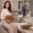 Leather toiletry bag in tan dark brown with embossed STILORD logo and wrist strap, shown held by people and placed on a bathroom sink.